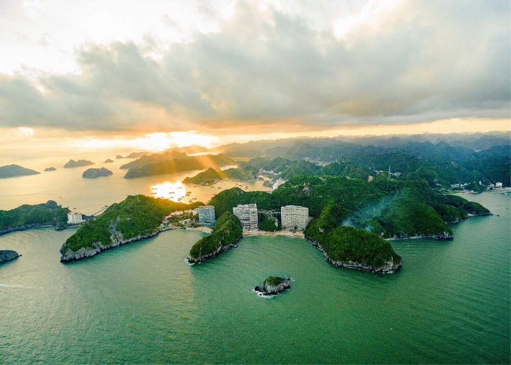 Vị trí đắc địa ôm trọn 2 bãi tắm đẹp và tầm nhìn toàn vịnh Lan Hạ @internet